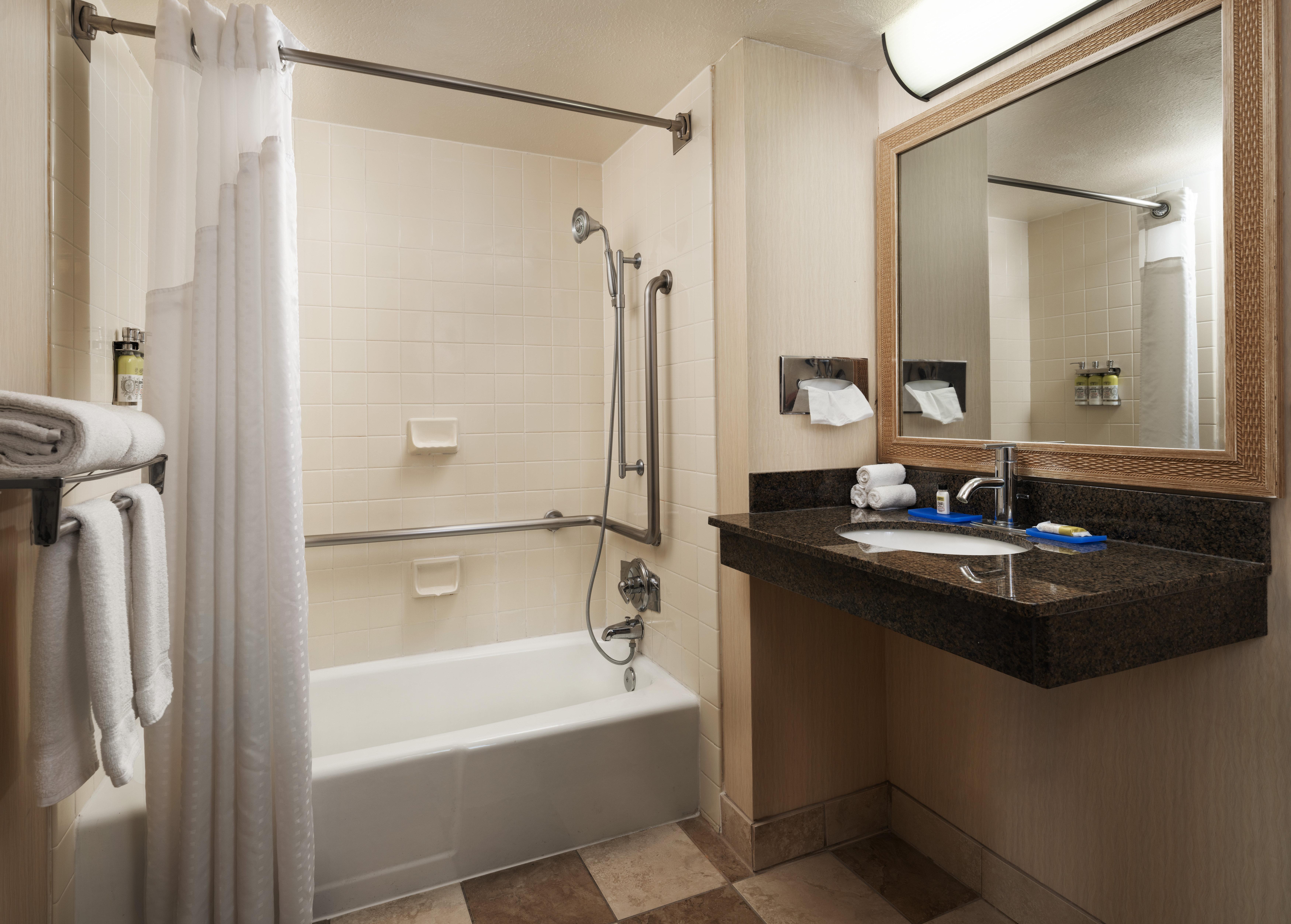 Holiday Inn Express At Monterey Bay By Ihg Сийсайд Екстериор снимка