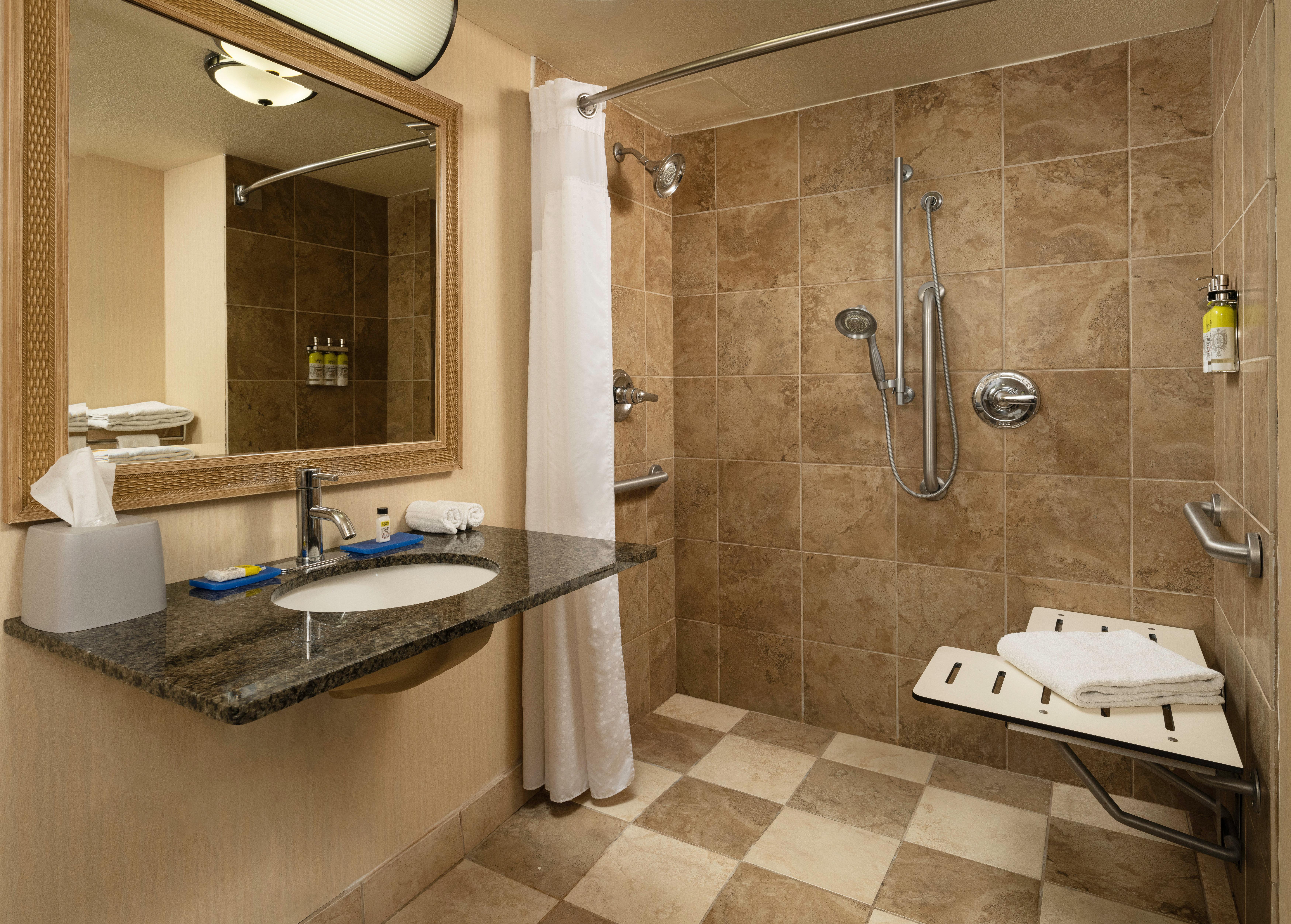 Holiday Inn Express At Monterey Bay By Ihg Сийсайд Екстериор снимка