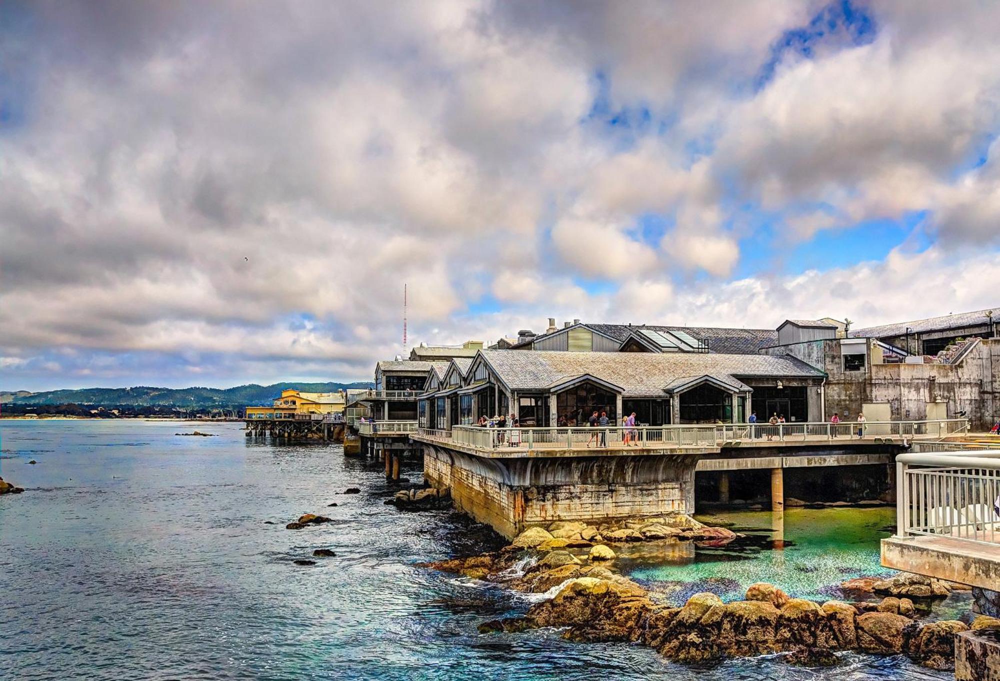 Holiday Inn Express At Monterey Bay By Ihg Сийсайд Екстериор снимка