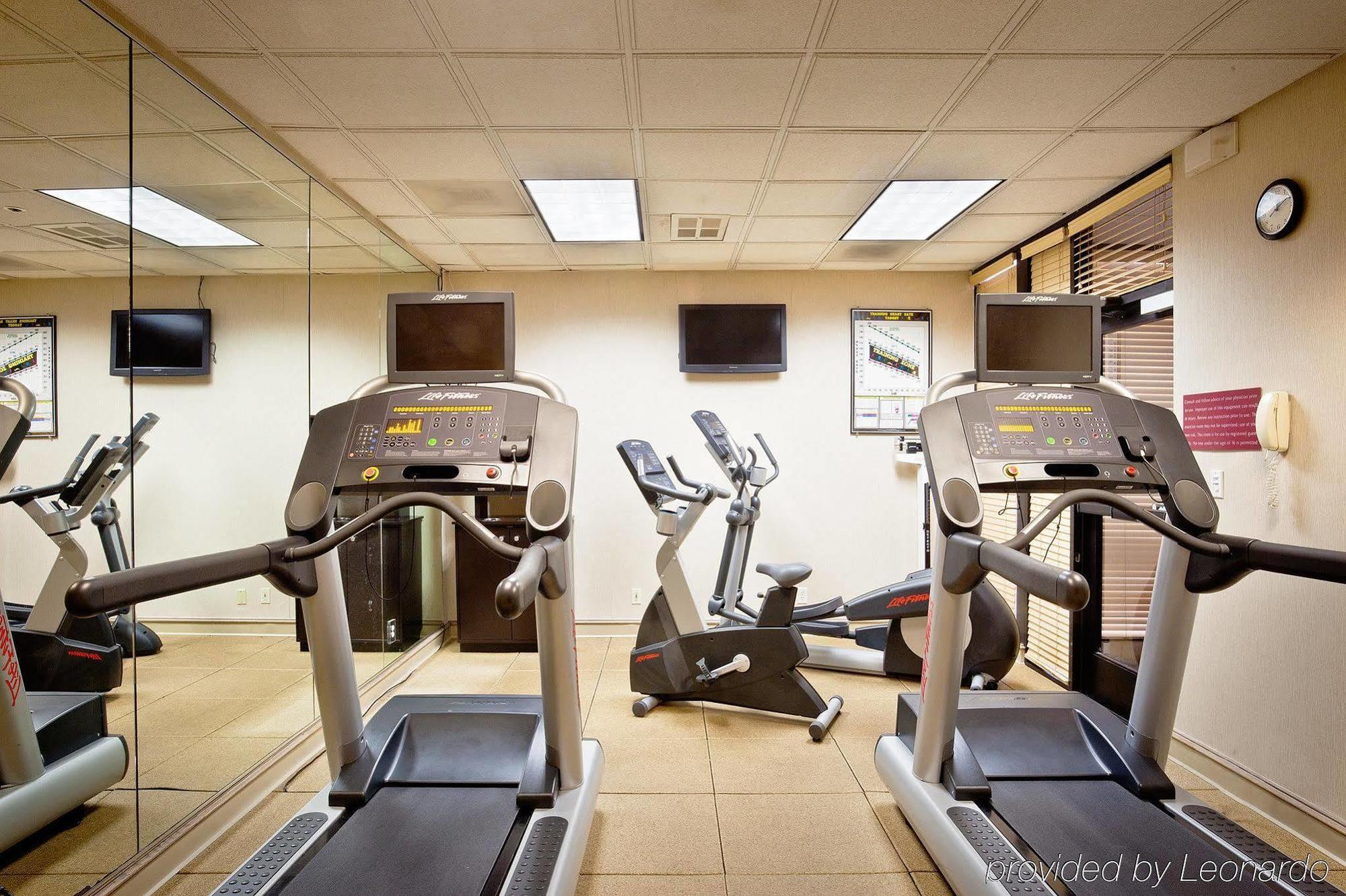 Holiday Inn Express At Monterey Bay By Ihg Сийсайд Екстериор снимка